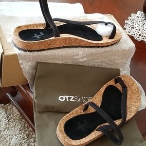 Otz-Diana Cork Sole Size 8 Black Sandal